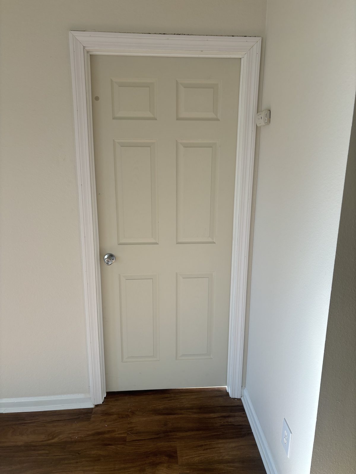 New interior door with fresh casing